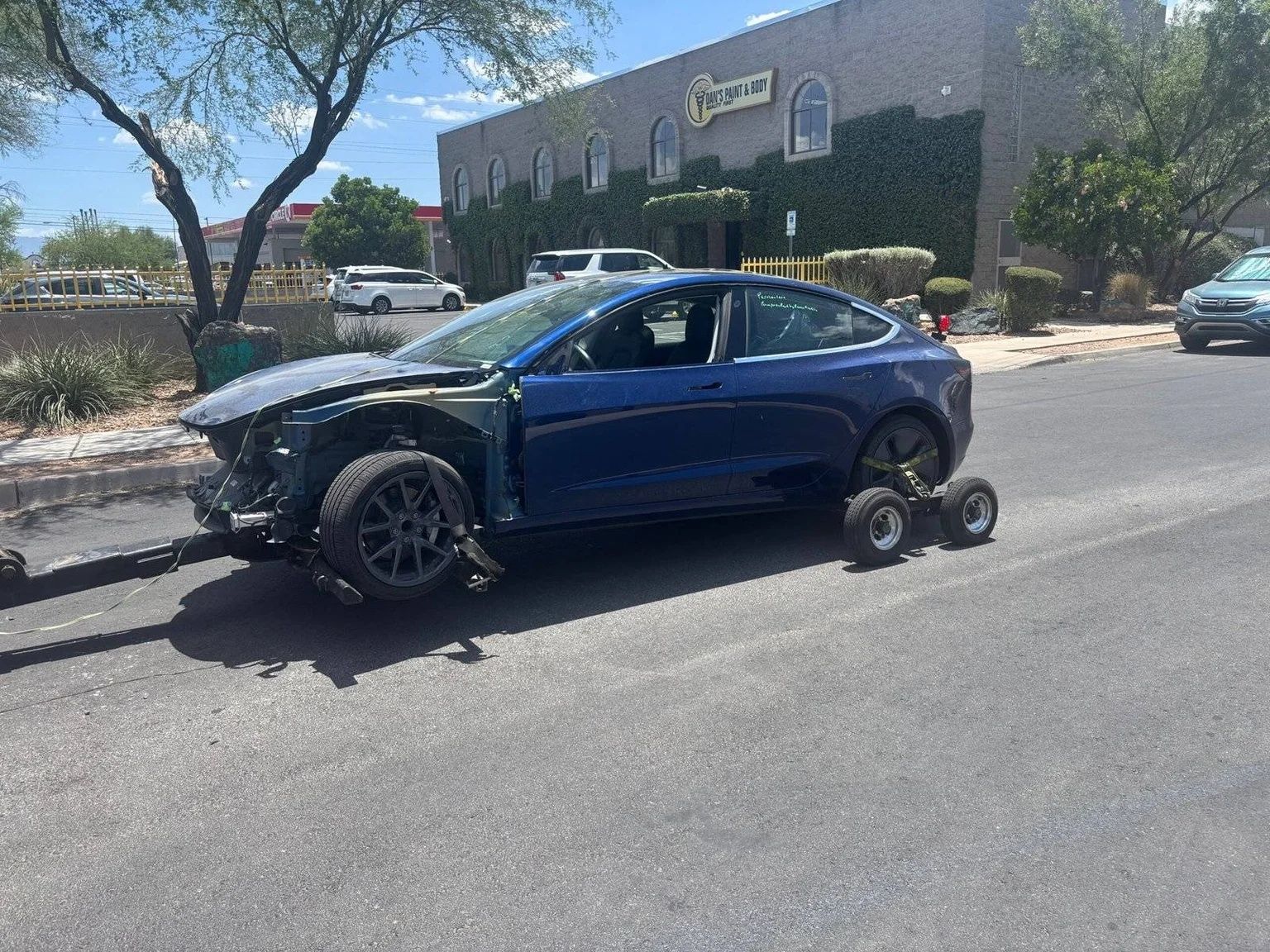 Vehicle door being opened during a Sam's Towing lockout service call